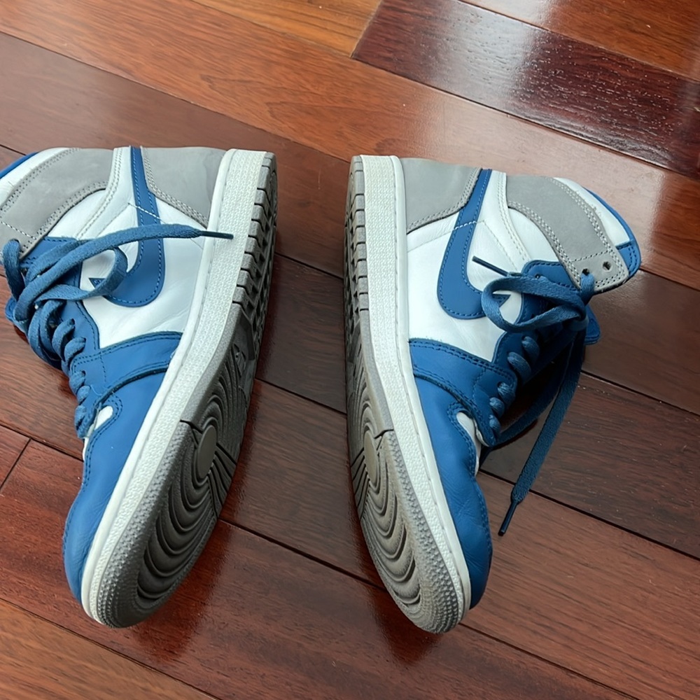 Air Jordan - Picture 2 of 11